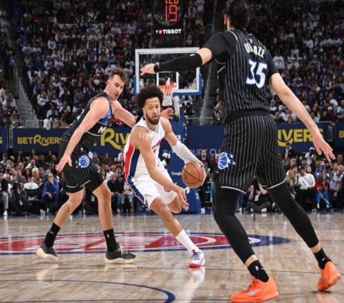 耻辱01！东部第一轰然倒下，魔术力克活塞争黑8，坎宁安空砍39+5