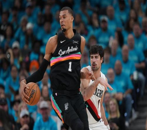 文班亚马35+5+5记3分创历史第1神迹，马刺完胜开拓者！杨瀚森0分