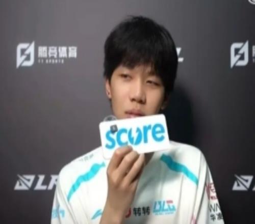 ON赛前采访喊话zhuo“我的鞋底痒了”Zhuo回应：我的脸也痒了