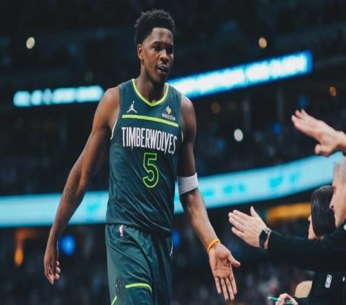 官方：爱德华兹右膝伤病管理，对阵掘金G2的比赛出战成疑