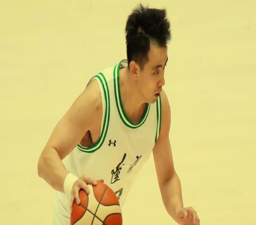 赵继伟6+2鄢手骐4分,莱迪16+4,张镇麟4+1,弗格14+4,辽篮落后20分