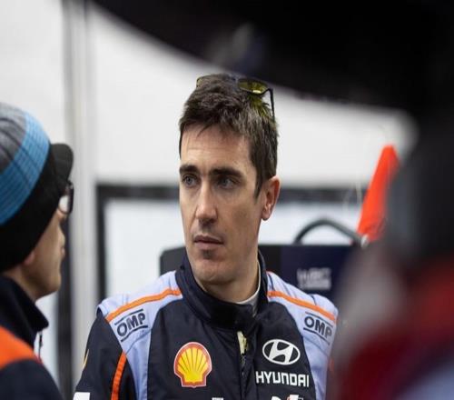 赛场冲突！布克格林遭驱逐，库里16中4拿17分，勇士不敌太阳出局