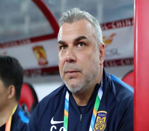 意外！他上赛季还在鲁能出战中超挑大梁，如今却只能去二队踢中乙