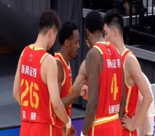 确认不打了！CBA内线大杀器被放弃，广东队将捡漏签下