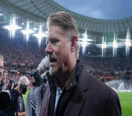 舒梅切尔：卡里克应正式执教曼联，没人能比他做得更好