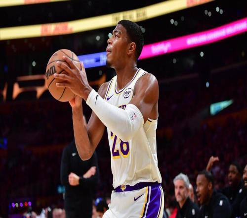 火箭新星群完败23岁中锋不如41岁老将！比起乌度卡，斯通该下课