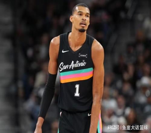 马刺完胜！文班35+5创纪录，霍勒迪15中4，阿夫迪亚30+10虚惊一场