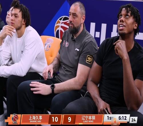 鄢手骐6中1送对手22连胜，弗格战旧主32分，李添荣18分