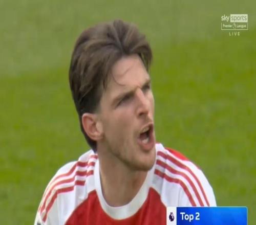 终场哨响后赖斯鼓励队友：争冠还没结束