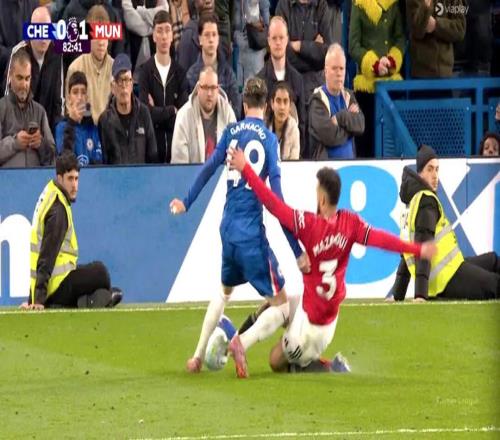 曼联庆幸4000万卖加纳乔，换来大赛先生！更衣室群嘲加纳乔竟点赞