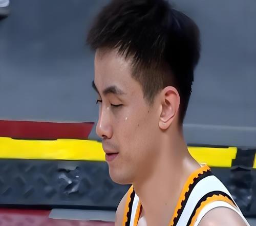 不是冲裁判揭秘赵继伟社媒开炮：愤怒下场+险拒绝握手揭露真相