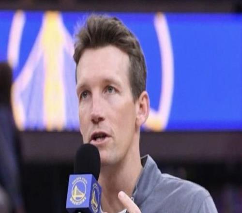 队记：邓利维获得勇士队内一致认可，并已经与球队完成续约