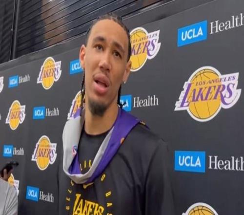 海耶斯：肯纳德高中时一场就能拿四五十分，他有这个能力