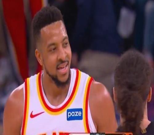 谁发挥骂谁，纽约主场球迷开始高喊“法克CJ”