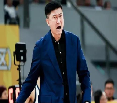 杜锋复出后两连败让出第四！全是防守出问题，还不如外教好使！