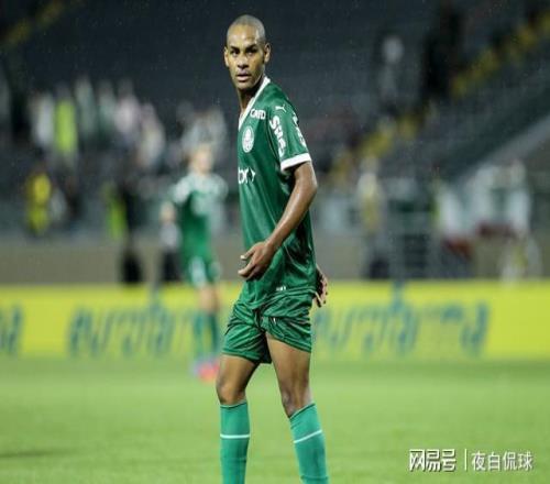 16岁巴西天才横空出世！全欧豪门疯抢，曼联率先砸高价全力拿下