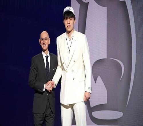 灰熊媒体：灰熊不选杨瀚森是正确决定，考沃德更适合NBA