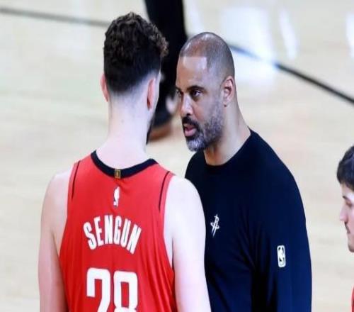 乌度卡：杜兰特被包夹带来了机会，但申京连续两场打得太犹豫