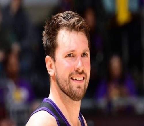 湖人噩耗！东契奇无奈退出，伤情曝光，原因找到，詹姆斯以一挡三