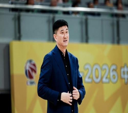 继续执教广东！跟队记者曝杜锋身体无碍：忽上吐下泻才到医院急诊