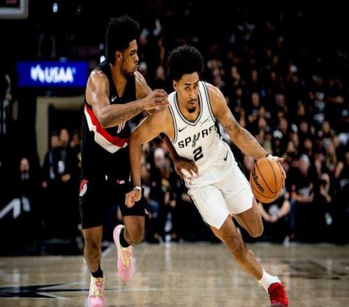 系列赛11！文班亚马伤退，亨德森爆发31分！开拓者3分险胜马刺