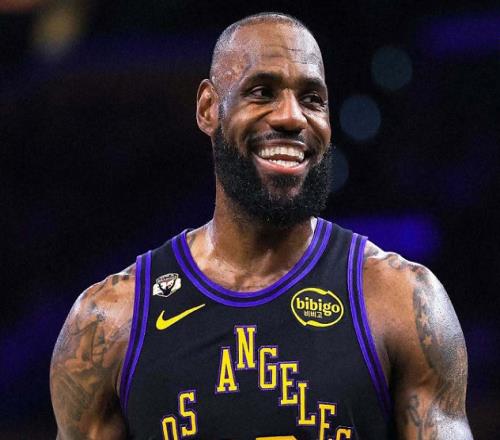 小艾30+10+2+2无缘今日最佳！对不起，你碰到不讲理的老詹了