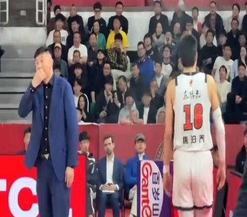 退出广东队男篮国手内线彻底摆烂，曾是杜锋点名要的人！