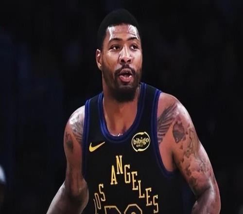 湖人G2再胜火箭迎4利好！詹姆斯无解控场，斯玛特+肯纳德太猛了！