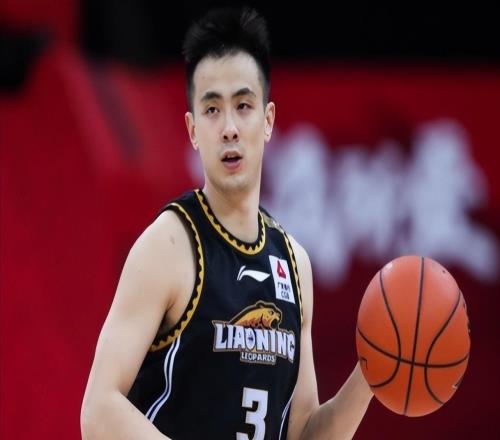 辽篮被传更衣室闹翻，赵继伟深夜连发2文撕破脸，弗格打脸管理层