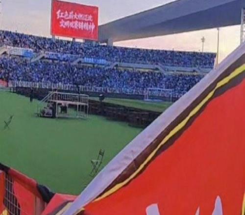 博主：英博将在客队看台展示TIFO，大连远征军有1w+