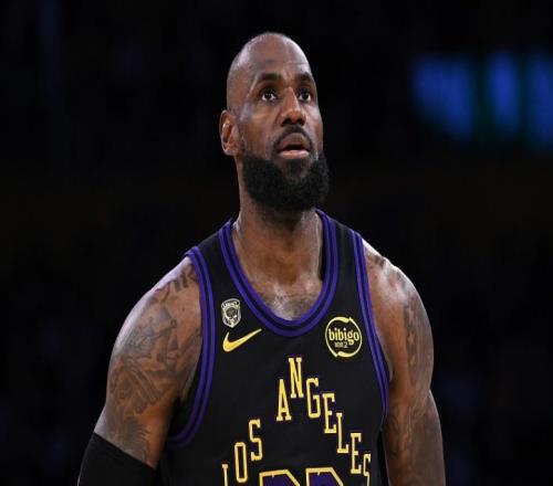 詹姆斯触发20百分百晋级定律：时隔8年季后赛PK完胜阿杜秀背扣