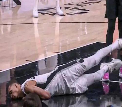 突发脑震荡！文班亚马退赛！