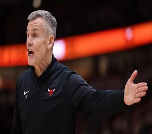 多诺万辞去公牛主帅一职他率队2次NCAA夺冠他率雷霆抗击勇士