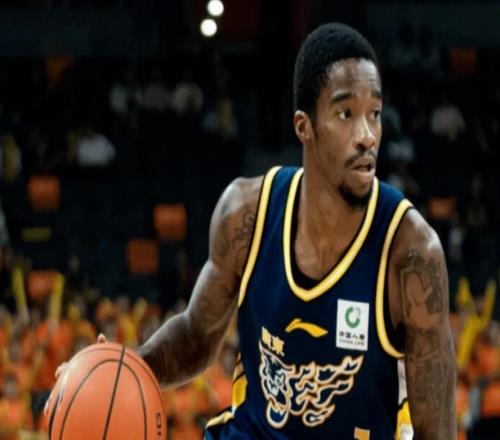 广东男篮最新动态！拉科塞维奇抵达球队，徐杰胡明轩最新伤情出炉，被裁外援二选一