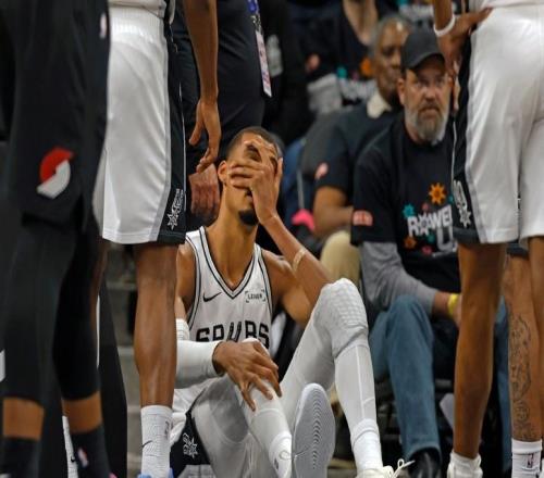 马刺遭三重打击：文班脑震荡+瓦塞尔丢绝平三分痛失主场优势