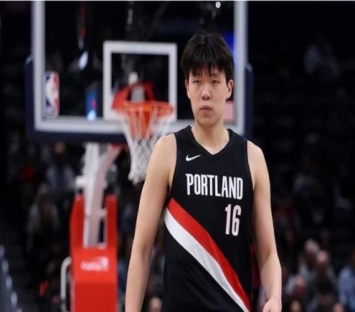 文班亚马伤退开拓者险胜马刺，无需出汗，杨瀚森获NBA季后赛首胜