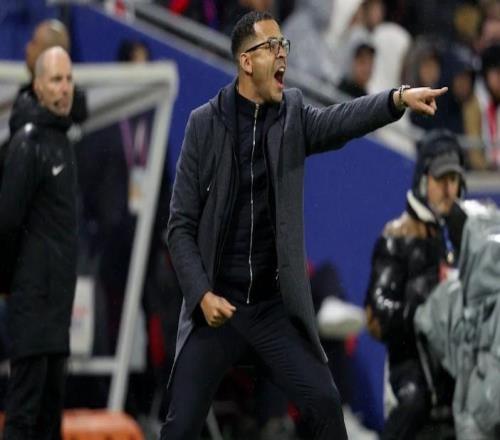 记者：切尔西高层开会讨论球队现状，罗塞尼尔周末将继续带队