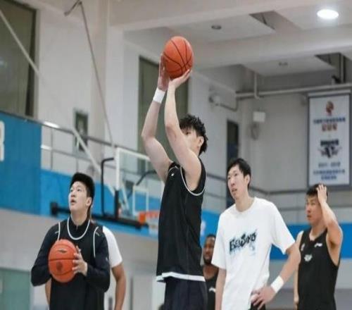 CBA最后一轮前瞻：北京深圳争第3广州北控压哨争12四川或42连败