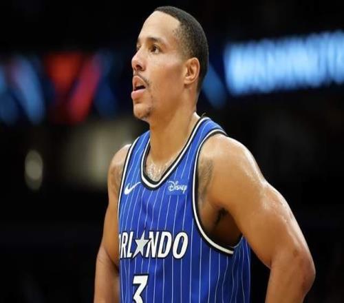 大爆发！东部第一强势复苏：全场狂欢庆祝，康宁汉姆轰27+6+11