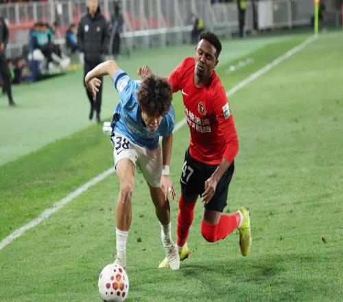 中超：辽宁铁人不敌大连英博