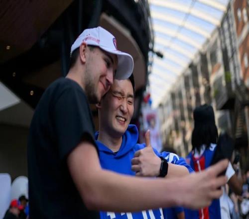 一个韩国银行职员，怎么成了底特律的城市代言人