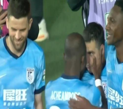 英博前两个客场全败丢9球，此后首次在中超斩获客场两连胜