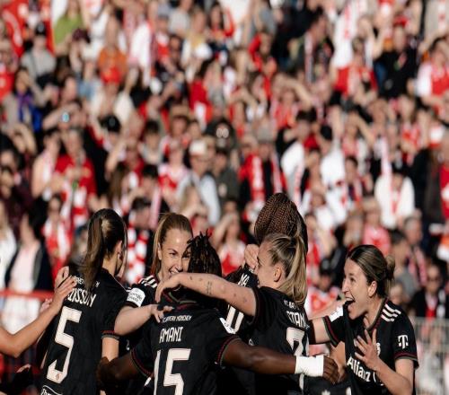 拜仁女足提前4轮卫冕德女子联冠军，斩获联赛四连冠