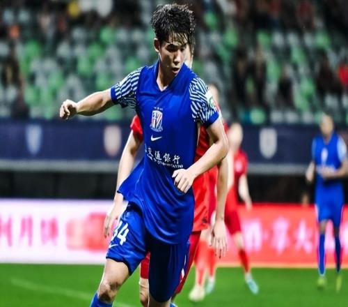 7轮0球0助攻国足希望之星状态断崖式下滑恐遭申花国足双线弃用