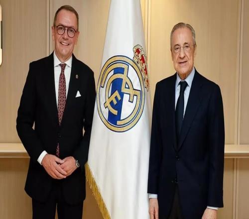 阿斯：皇马受赠一面手工刺绣巨型旗帜，制作总耗时达690小时