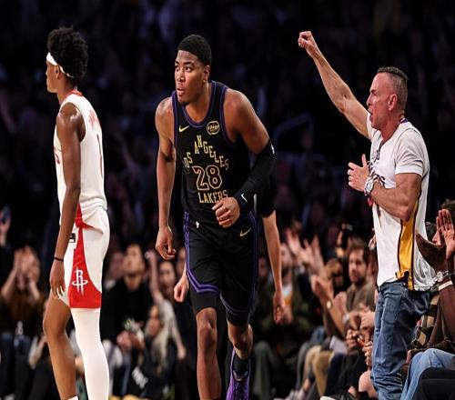 投射能力真是相当稳定！湖人锋线大将又一次起到了关键的作用