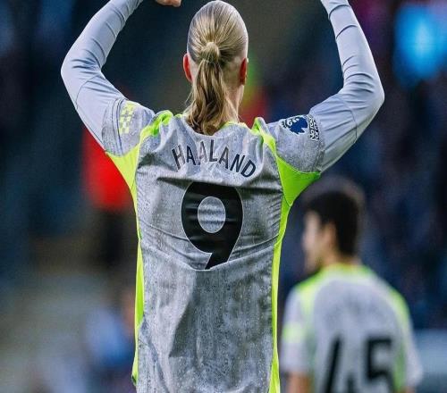 热闻曼城10伯恩利，244天后登顶榜首！英超最新积分榜出炉！