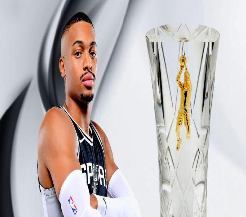 官方：凯尔登约翰逊当选年度最佳第六人马刺本赛季已获两项大奖