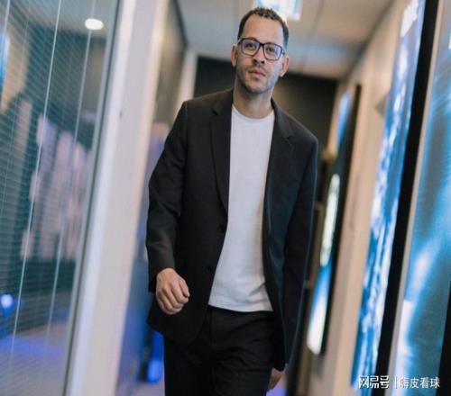 官宣！切尔西换帅，剑指冠军，传奇中场刚刚夺冠，有望三度回归