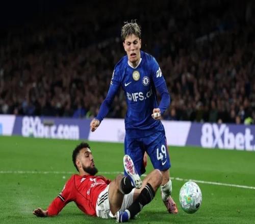 太阳报：对曼联中场休息时，部分切尔西球员对加纳乔“发火”